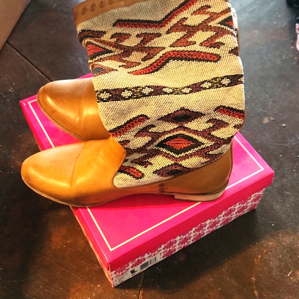 Wanted tan Nava boots